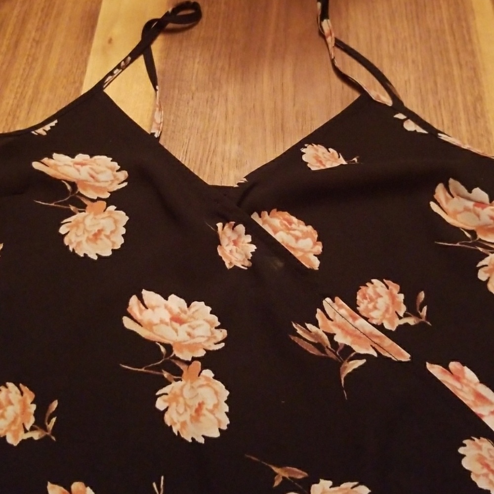 Loose Fit Floral Tank - Picture 3 of 6